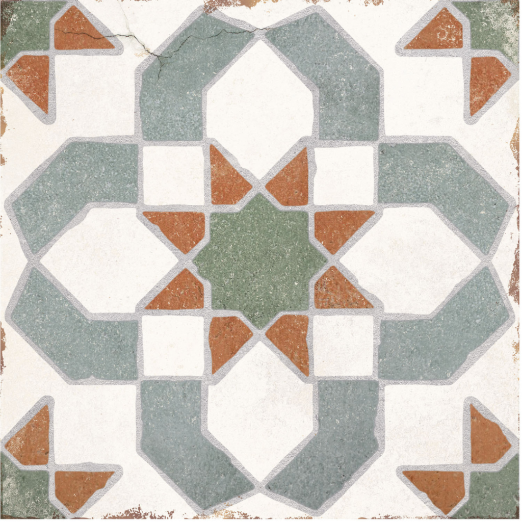 Détail d'un carrelage marocain coloré et artisanal reflétant la lumière chaude du soleil dans un patio.