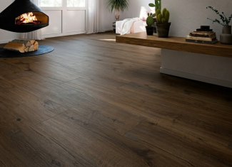 Carrelage imitation parquet brun foncé – 26×160 cm – Teck