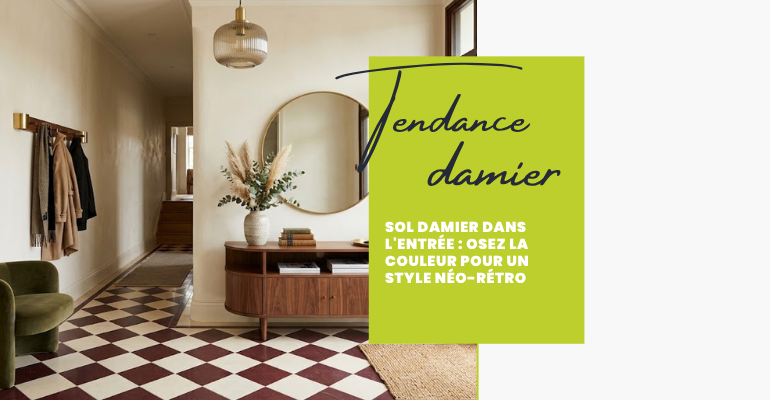 Entrée chic avec un sol en damier crème et bordeaux de style néo-rétro.