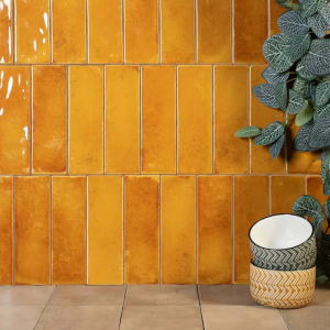 Carrelage mural effet zellige jaune orangé brillant - 6x18,5 - Matcha Caramel